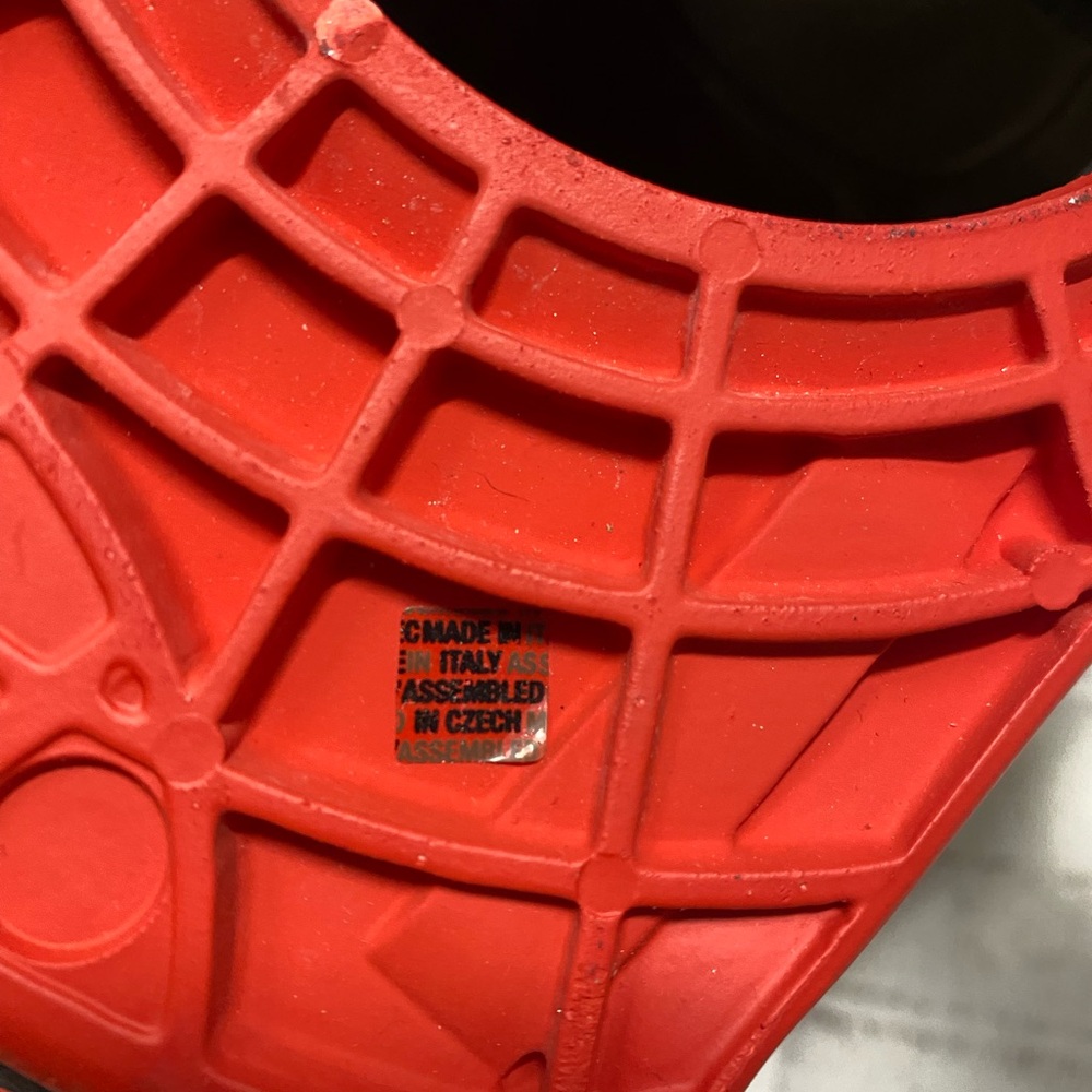 Burton Vibrant Red and Black Bindings - Picture 6 of 10